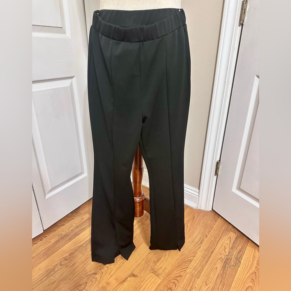 Black slip on elastic waist women’s knit pants sz M